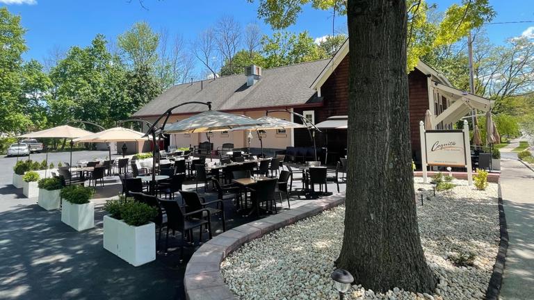 Established Turn Key Restaurant In Charming image